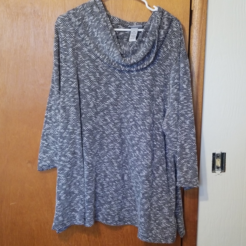 3/4 sleeve black and white blouse